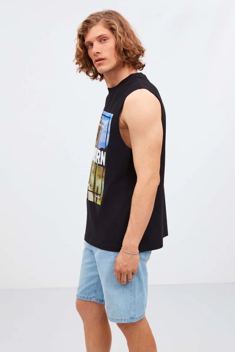 GRIMELANGE Sunburn Men's Wide Shoulder 100% Cotton Printed Black T-Shirt