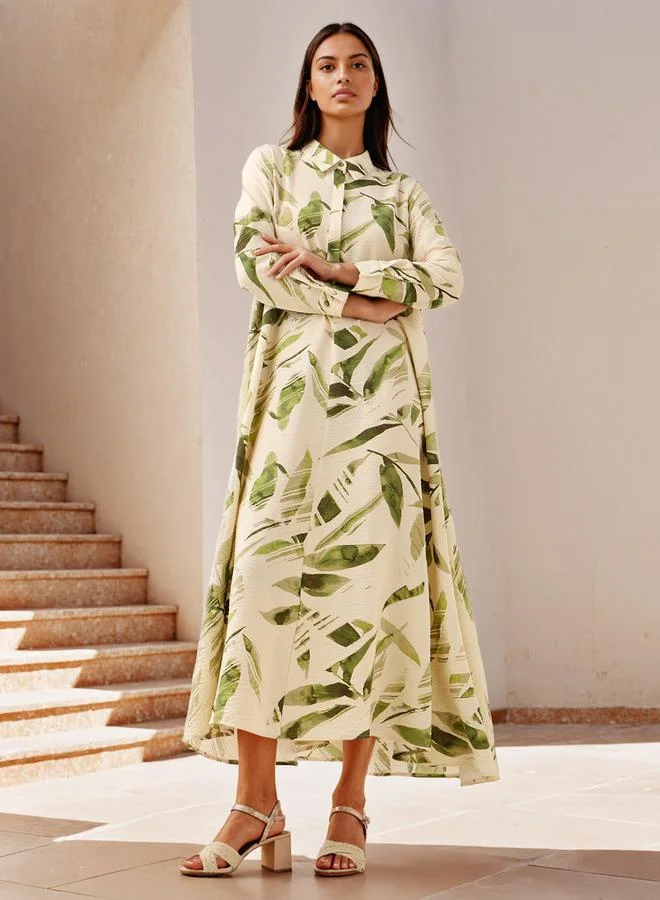 ايكونيك فستان ماكسي أيقوني بطبعة وياقة