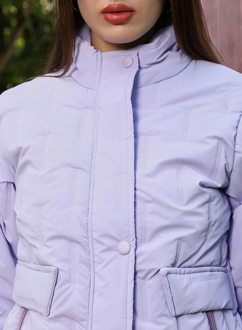 كامبوس سوترا جاكيت نسائي مبطن باللون الليلكي بياقة عالية وأكمام طويلة بأساور وإغلاق بسحاب، مناسب للارتداء اليومي