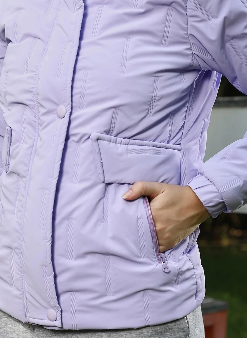 كامبوس سوترا جاكيت نسائي مبطن باللون الليلكي بياقة عالية وأكمام طويلة بأساور وإغلاق بسحاب، مناسب للارتداء اليومي