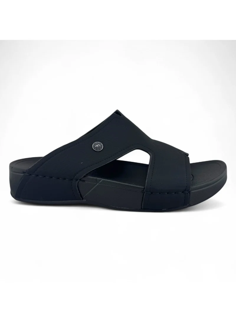 إف بي باي فوتبرينت **صنادل رجالية متينة من البولي يوريثان – مريحة، داعمة، وسهلة العناية للاستخدام اليومي**