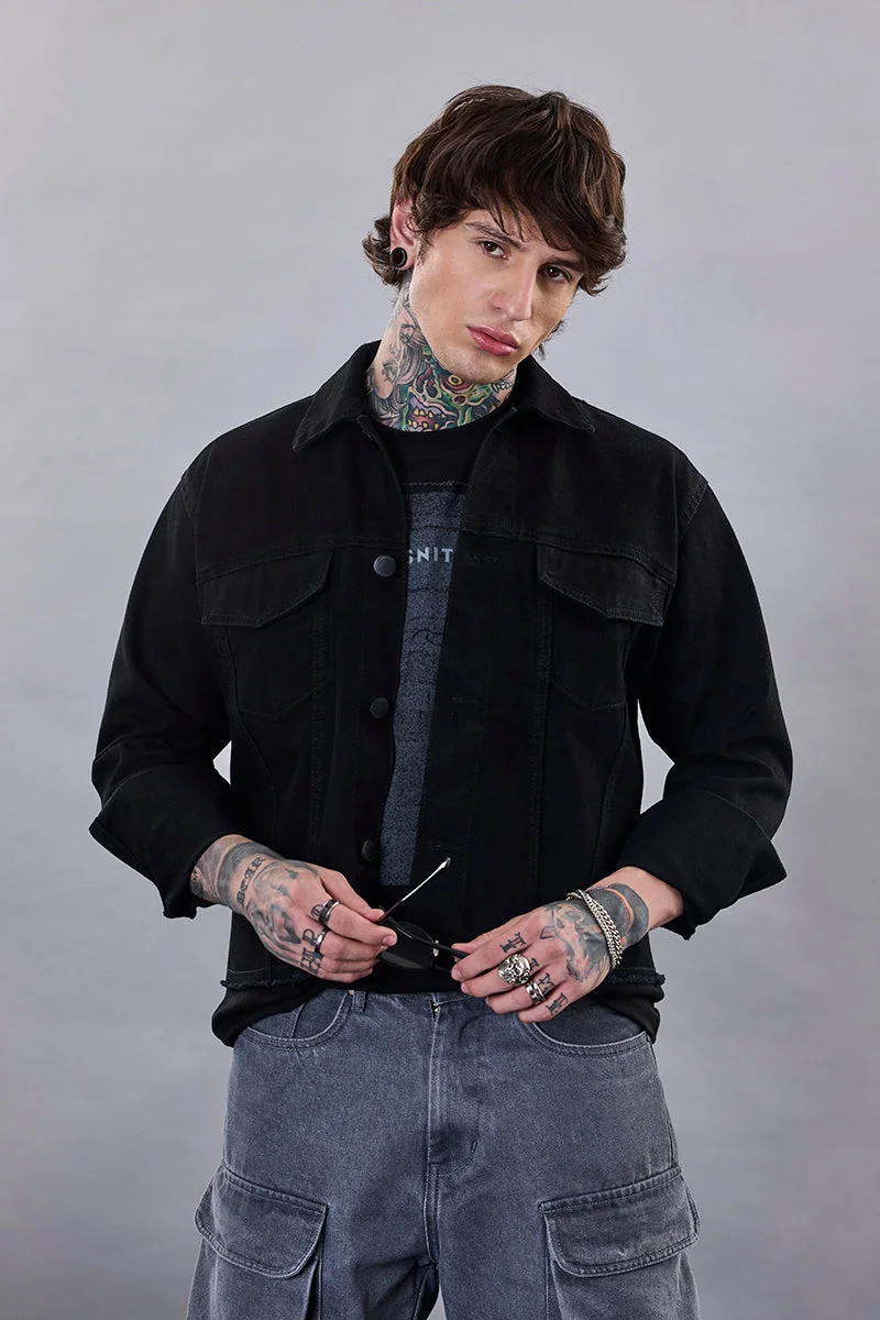 SNITCH جاكيت جينز قصير مطبوع باللون الأسود من سنيتش ريفوليوشن