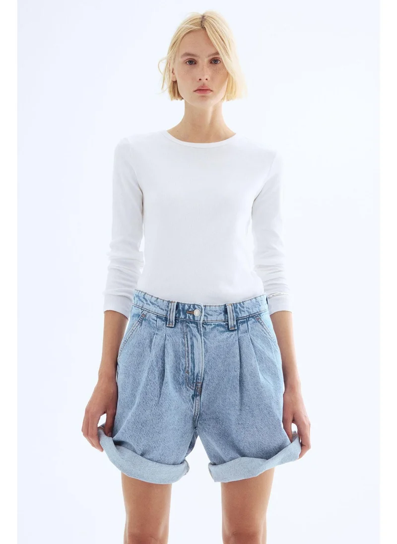 H&M Pleated denim shorts