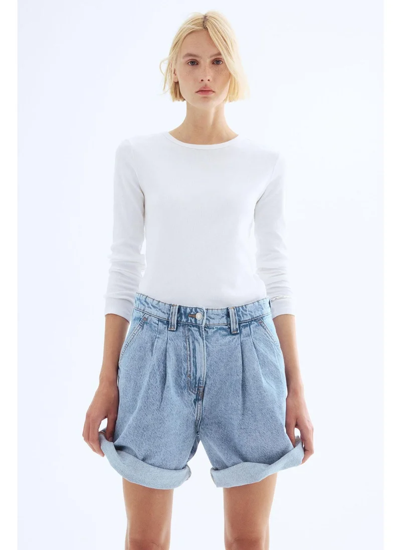 H&M Pleated denim shorts