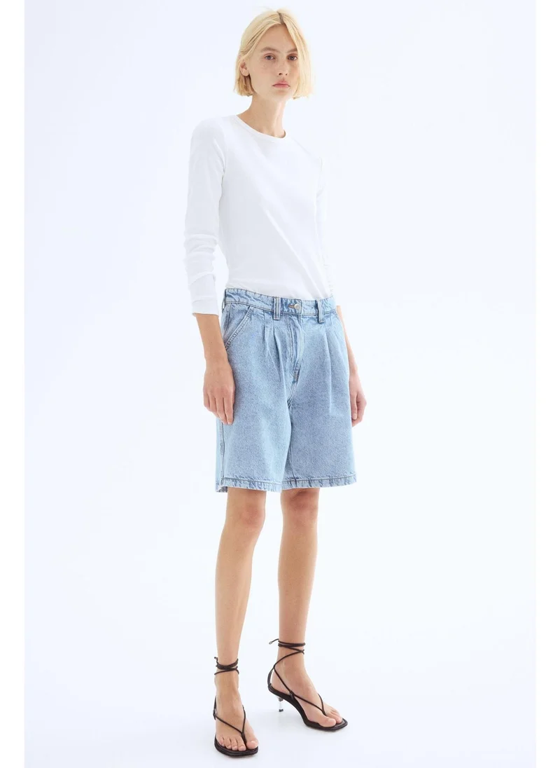 H&M Pleated denim shorts