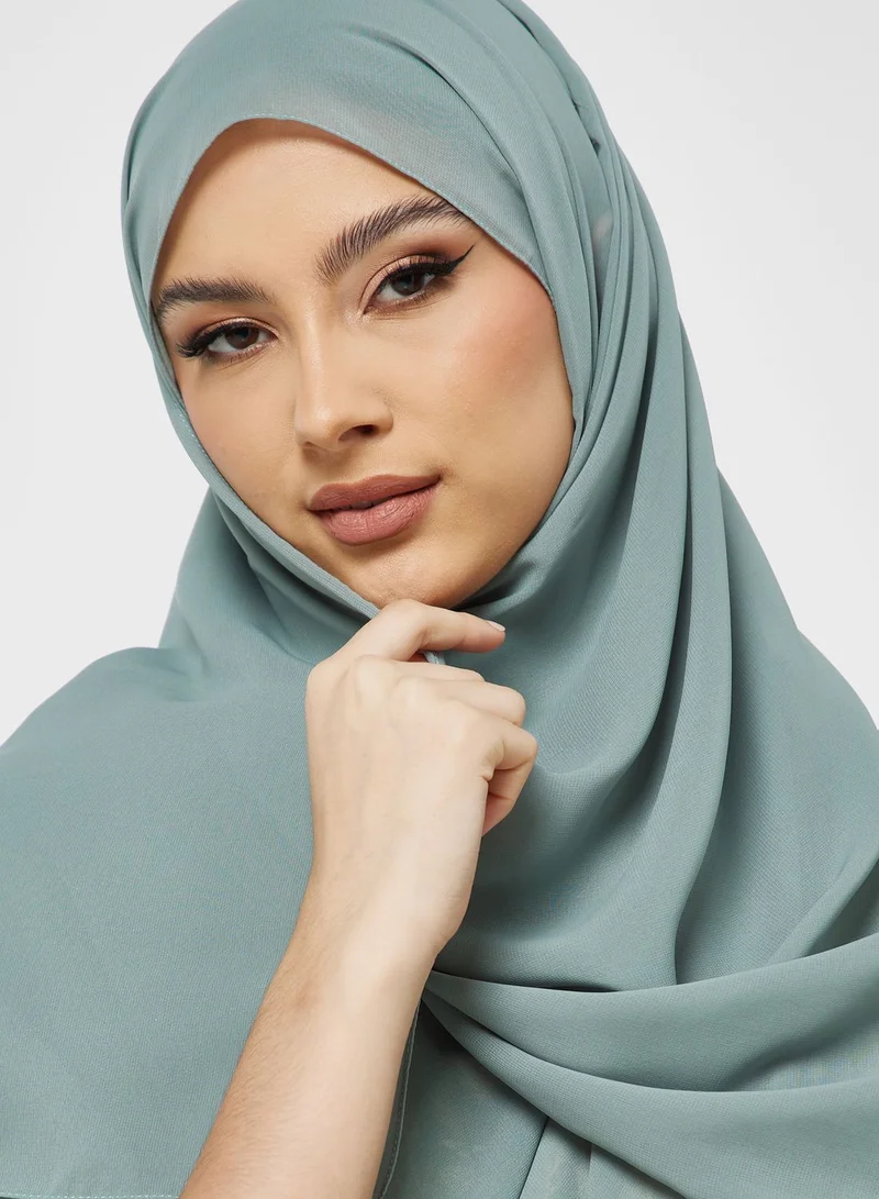 هيا كلوزيت عباية مطرزة بأكمام كاب مزينة بشراشيب