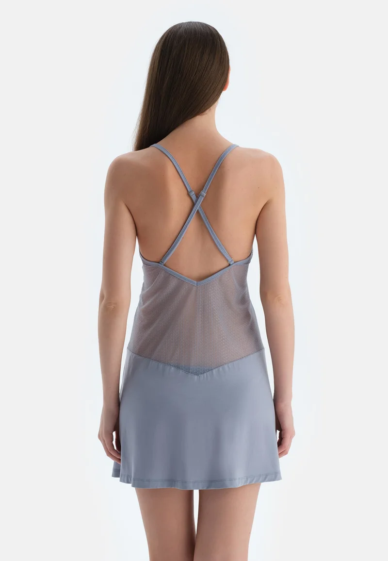 داجي قميص نوم بقصة كلاسيكية من البولي أميد