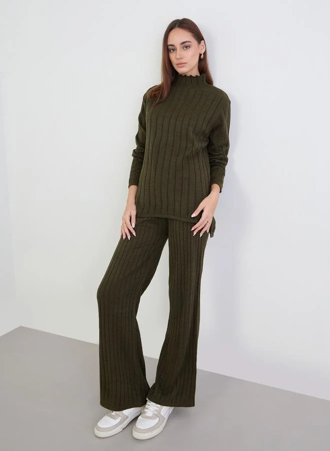 ستايلي طقم منسق من بنطال وسويتر محبوك بتفاصيل مضلعة