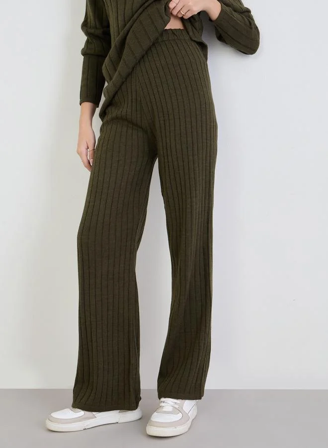 ستايلي طقم منسق من بنطال وسويتر محبوك بتفاصيل مضلعة