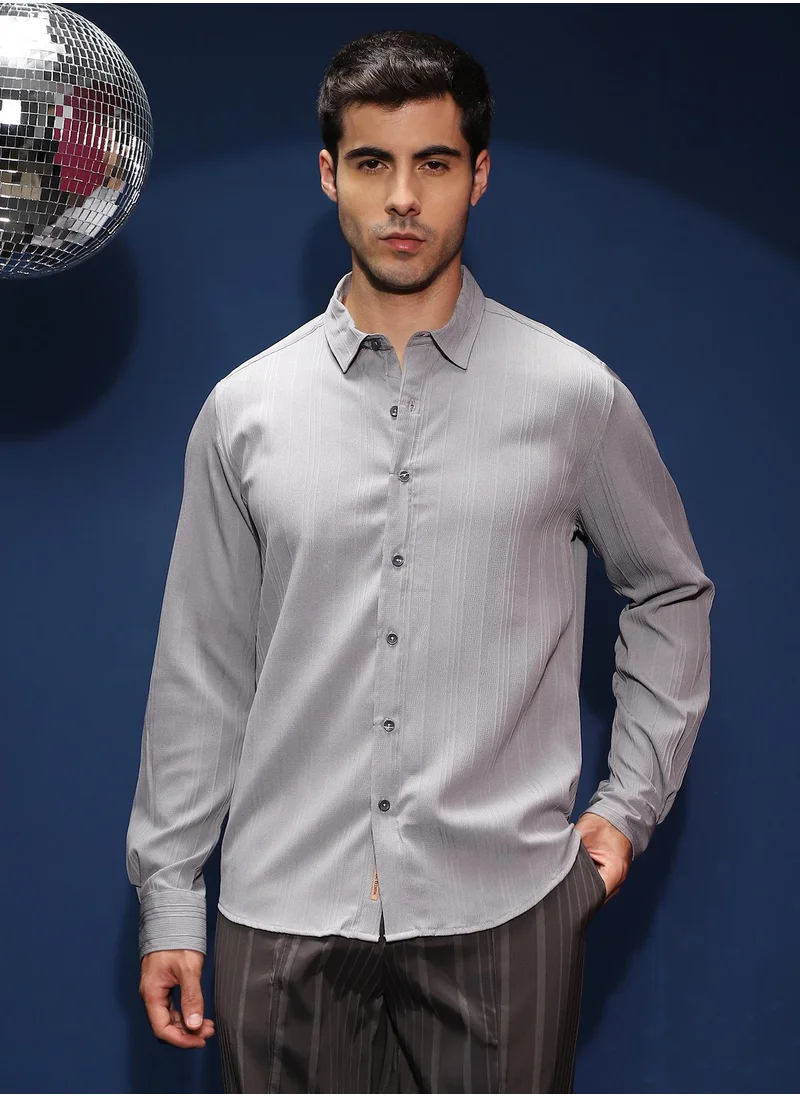 كامبوس سوترا Men's Cloud Grey Multitrack-Tactile Shirt For Casual Wear | Spread Collar | Long Cuffed Sleeves | Button Closure | Shirt Shirt Crafted With Comfort Fit For Everyday Wear