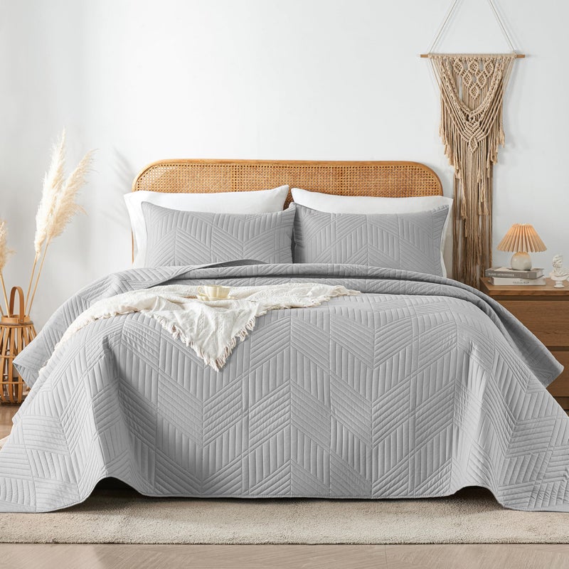 Davulos King Quilt Bedding Set,Light Grey Ultrasonic King/Cal King Quilt Set Reversible Microfiber Bedspread,Lightweight Soft Modern Geometric Coverlet Set for All Seasons(1 Quilt,2 Pillow Shams) - Image 1