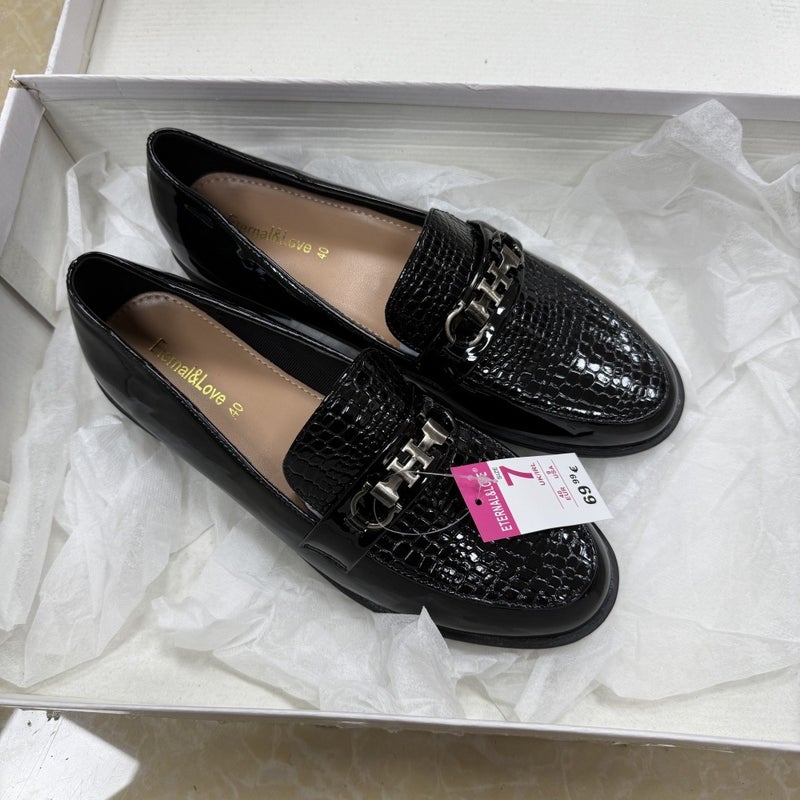 Fashion Versatile Crocodile Pattern Buckle Thick Heel Loafers - Image 3