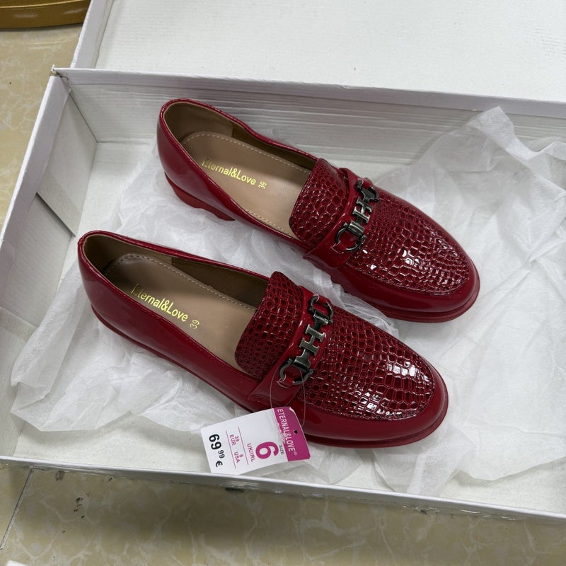 Fashion Versatile Crocodile Pattern Buckle Thick Heel Loafers - Image 4