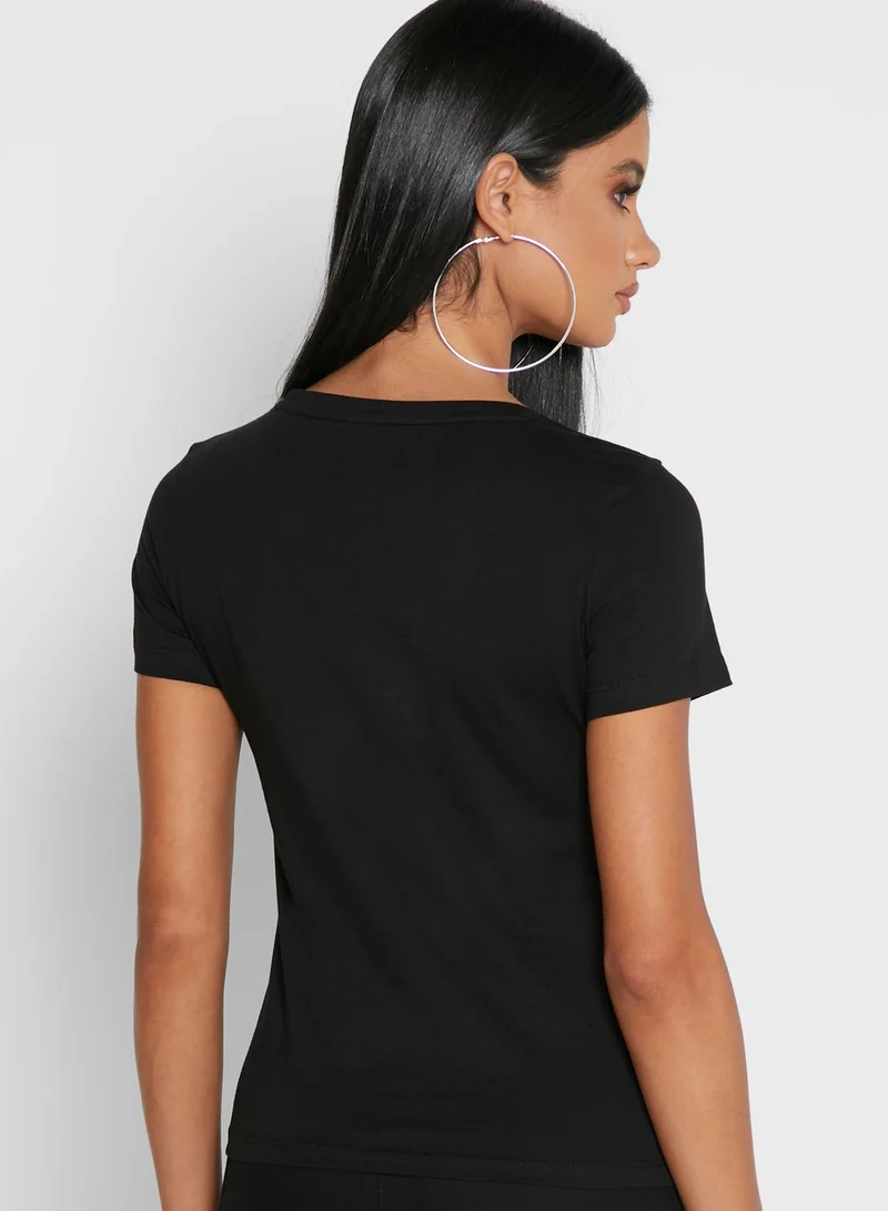 GUESS Logo T-Shirt