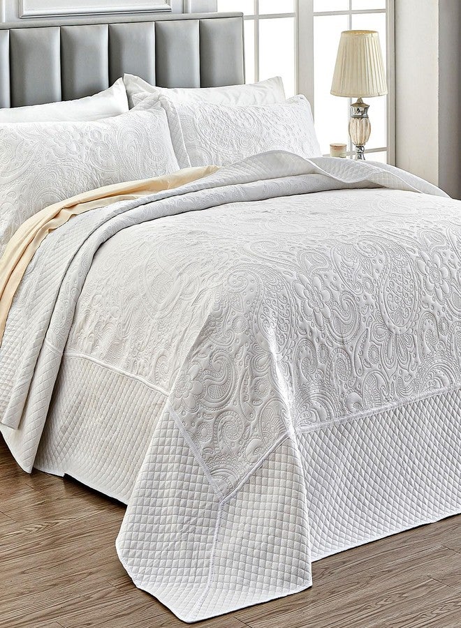 Qucover غطاء سرير Qucover Alaska مقاس كينج 132 × 120، غطاء سرير أبيض سادة كبير الحجم، طقم لحاف كينج كبير الحجم من 3 قطع من الألياف الدقيقة الناعمة وخفيفة الوزن، مع أغطية وسائد، ولحاف بنقشة بيزلي - Image 1