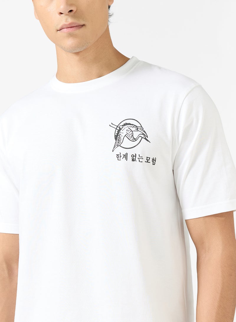 سفنتي فايف تيشيرت بطبعة جرافيك بقصة عادية - Image 3