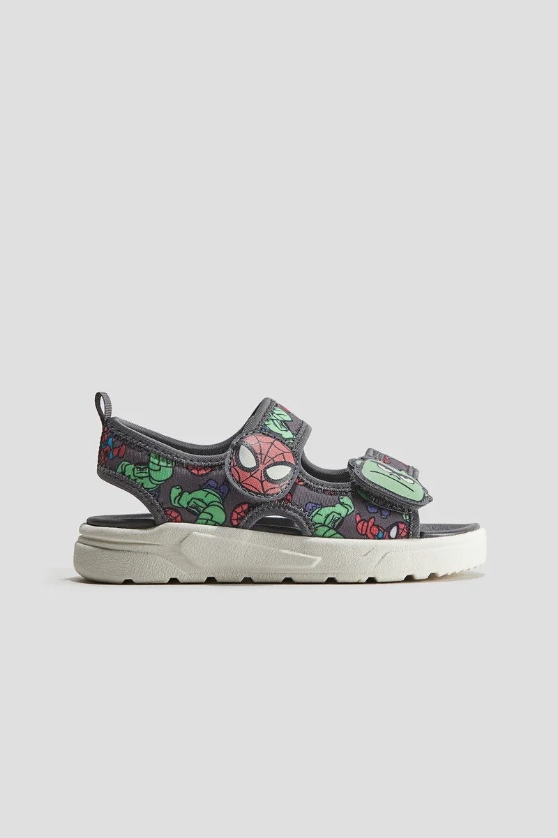 اتش اند ام صندل بتفاصيل زخرفية