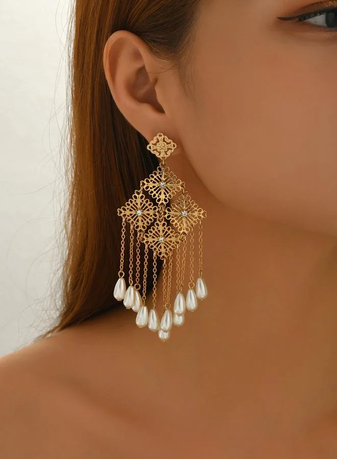 تايك تو أقراط ذهبية متدلية بتصميم معين