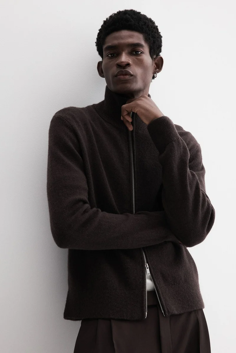 اتش اند ام كارديغان بسحّاب بقصّة عادية