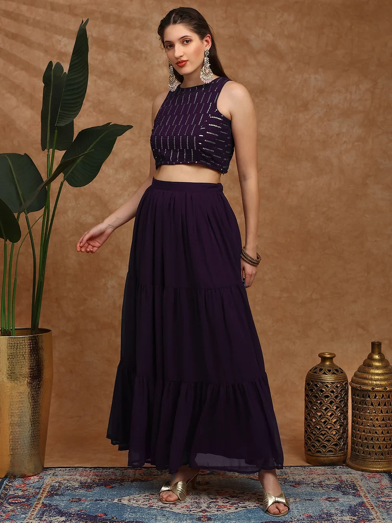 جلو باص طقم نسائي بلوزة قصيرة وتنورة متدرجة بنفسجي مطرز بالترتر من جلوبس