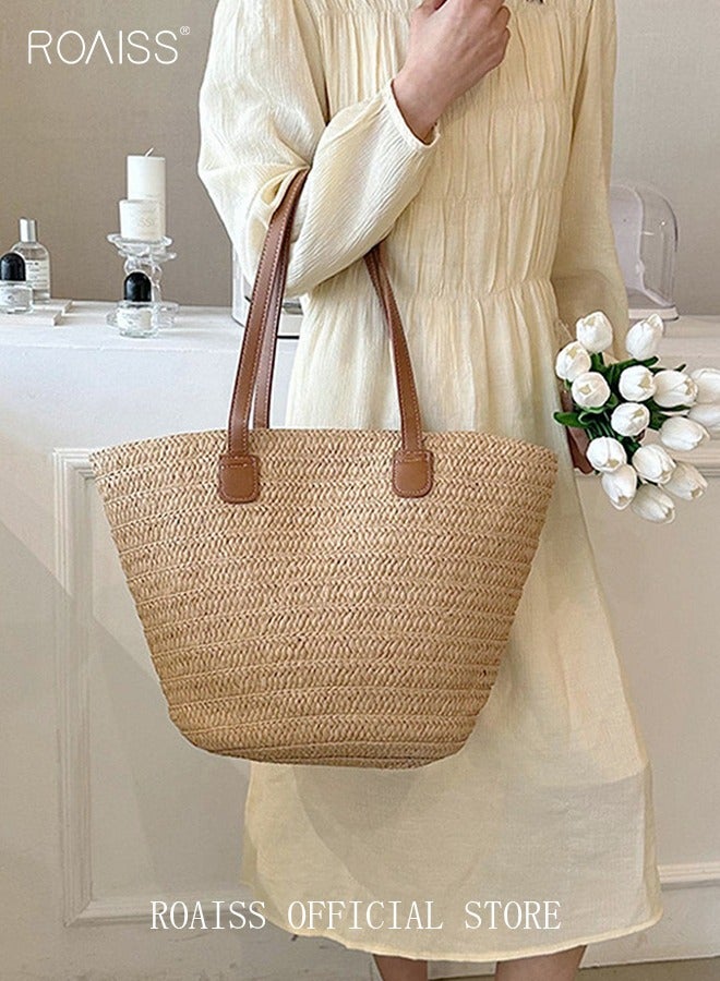 حقيبة كتف نسائية محبوكة من القش الرطب مناسبة للاستخدام في فصل الصيف والسفر ومزودة بحزام عابر للجسم وتتميز بالأناقة والطابع الكلاسيكي ومناسبة للاستخدام اليومي وتحتوي على سحاب لإغلاق الحقيبة