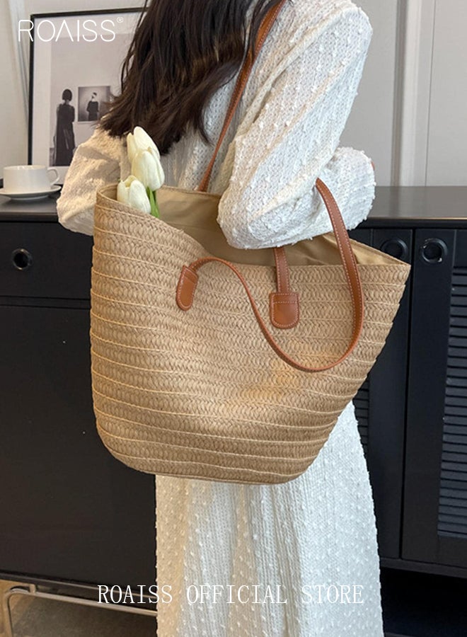 حقيبة كتف نسائية محبوكة من القش الرطب مناسبة للاستخدام في فصل الصيف والسفر ومزودة بحزام عابر للجسم وتتميز بالأناقة والطابع الكلاسيكي ومناسبة للاستخدام اليومي وتحتوي على سحاب لإغلاق الحقيبة