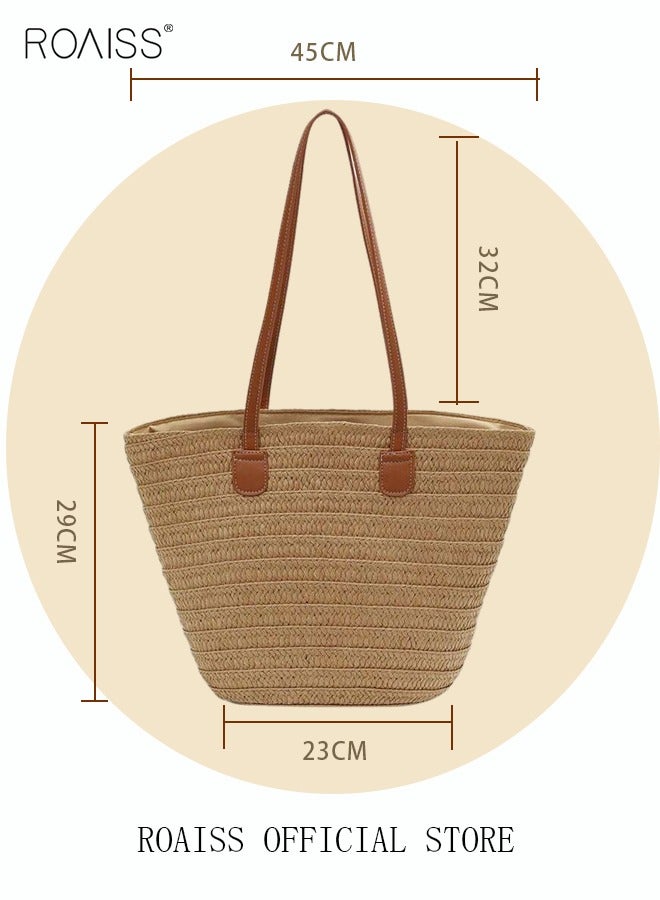 حقيبة كتف نسائية محبوكة من القش الرطب مناسبة للاستخدام في فصل الصيف والسفر ومزودة بحزام عابر للجسم وتتميز بالأناقة والطابع الكلاسيكي ومناسبة للاستخدام اليومي وتحتوي على سحاب لإغلاق الحقيبة