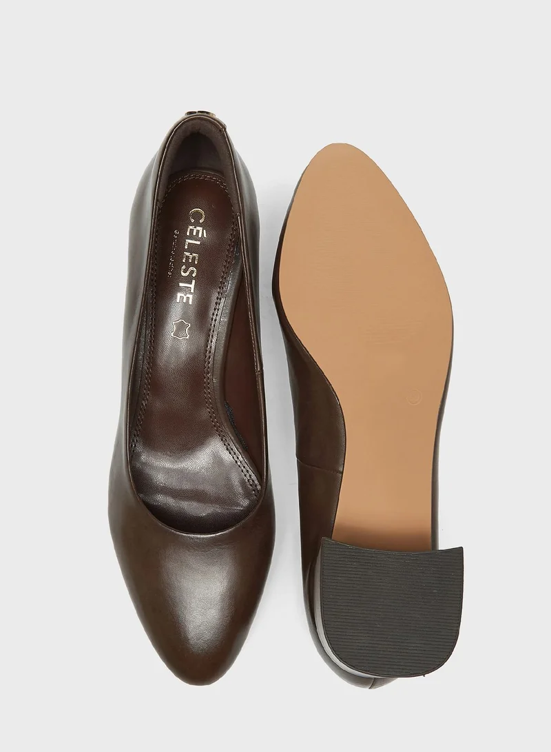 سيليست Pointed Toe Pumps