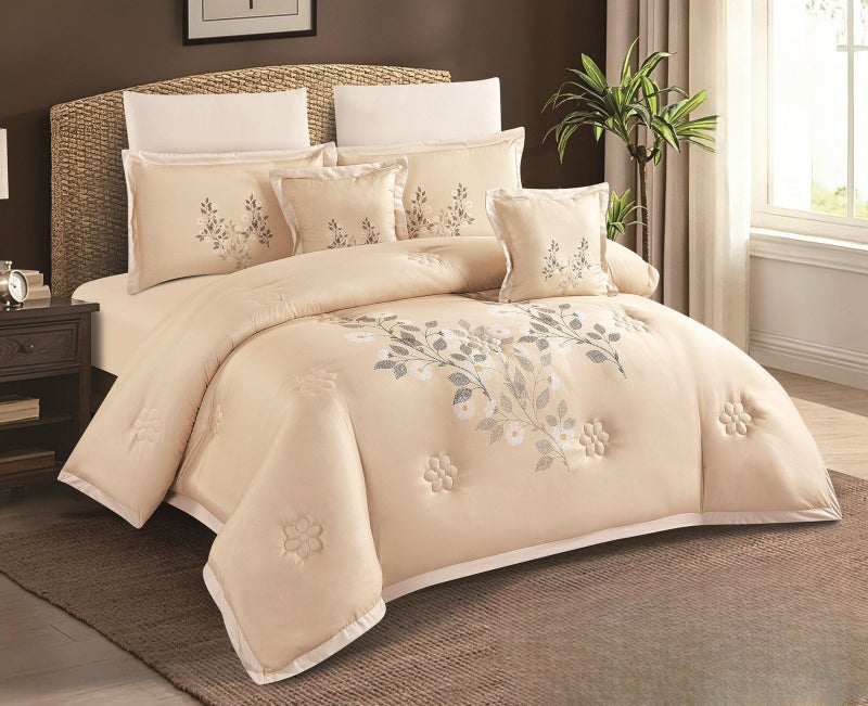 A double bed sheet set of 8 pieces, microfiber, with an elegant design that gives the bedroom a luxurious hotel touch.