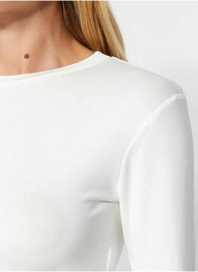 trendyol Ecru Premium Viscose Crew Neck Crop Flexible Knitted Blouse TWOAW24BZ00116  - Image 3