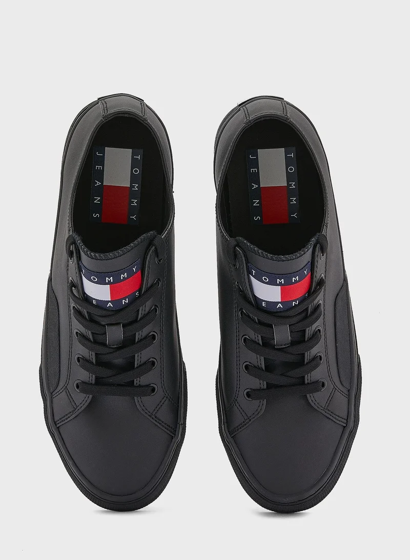 TOMMY JEANS Essential Low Cut Low Top Sneakers