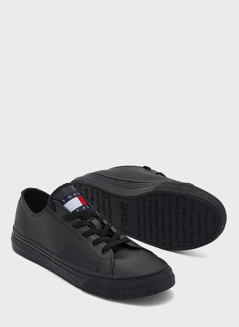 TOMMY JEANS Essential Low Cut Low Top Sneakers