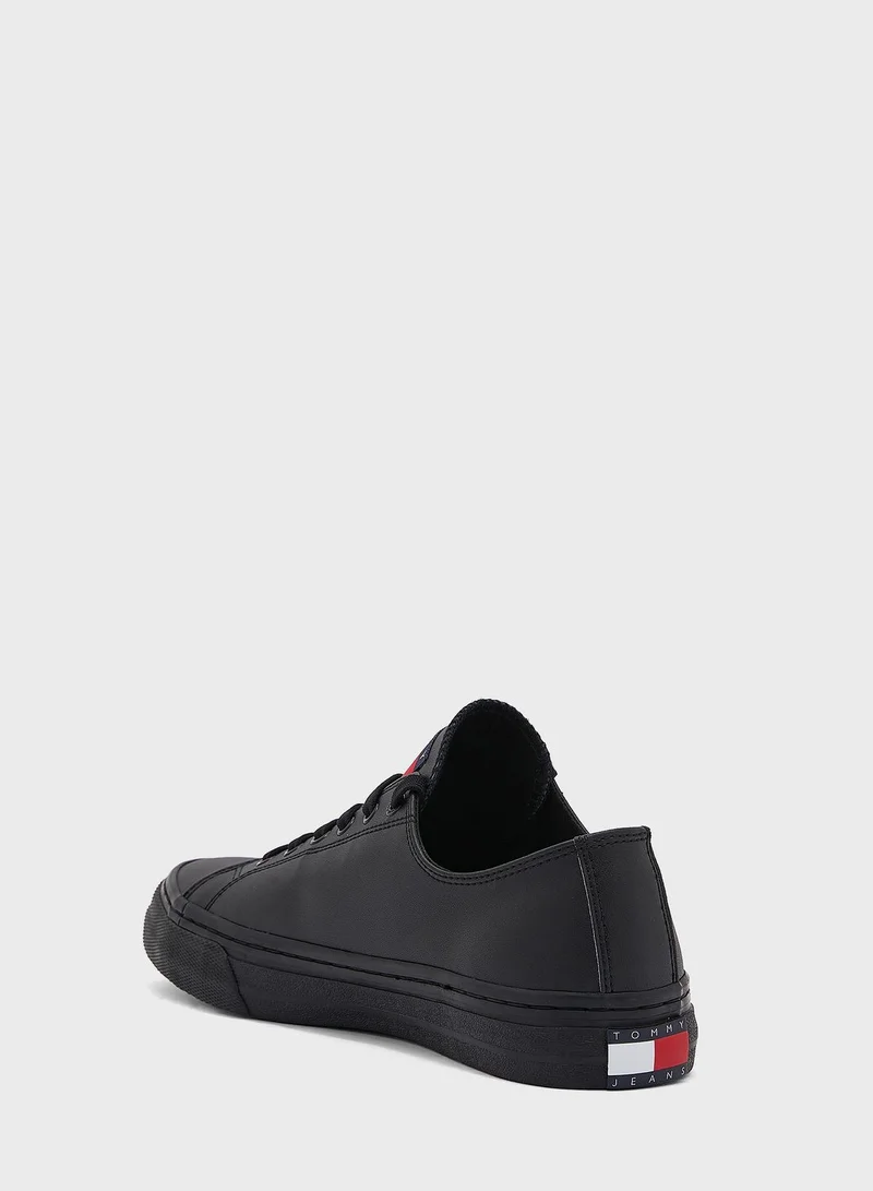 TOMMY JEANS Essential Low Cut Low Top Sneakers