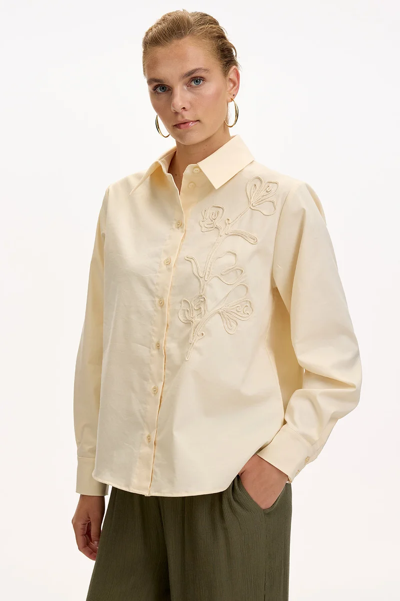 Exquise Shirt Collar Long Sleeve Cuffed Regular Cream Shirt