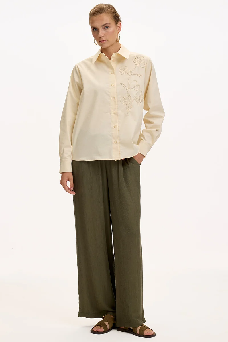 Exquise Shirt Collar Long Sleeve Cuffed Regular Cream Shirt