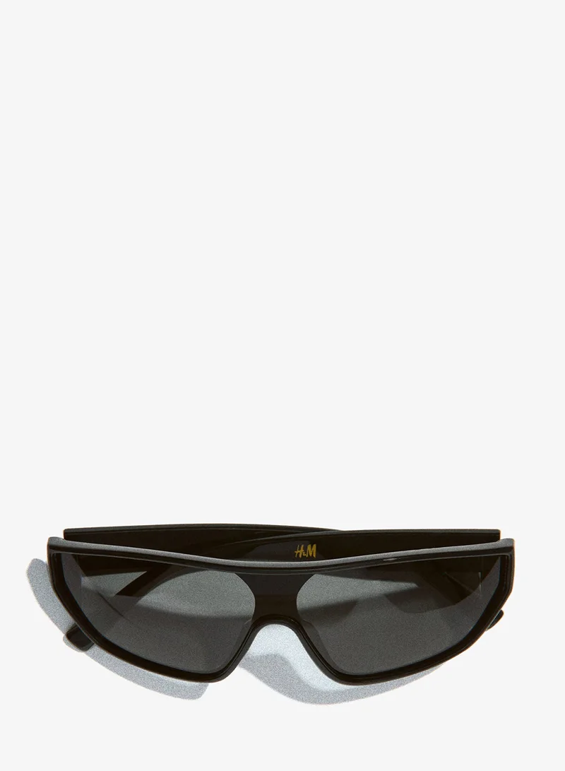 Polarised visor sunglasses