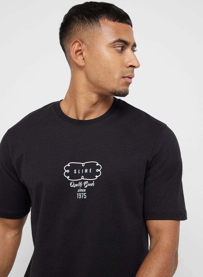 سفنتي فايف تيشيرت جرافيك واسع - Image 3