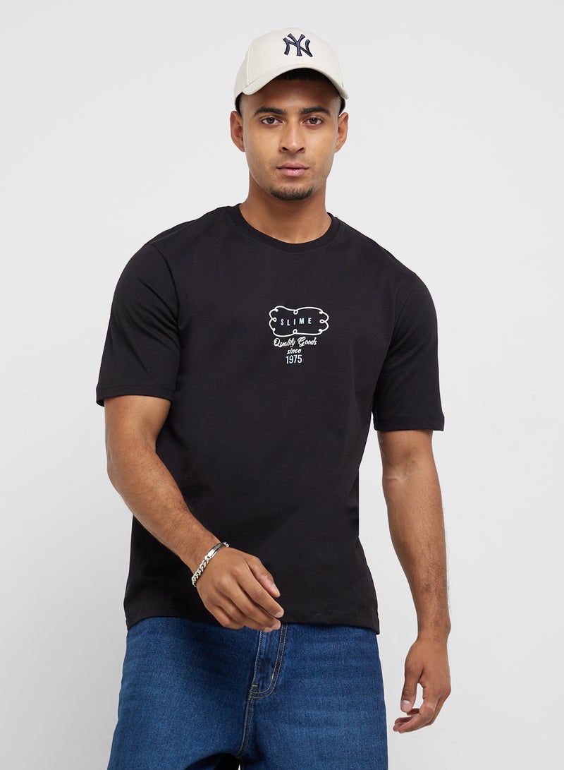 سفنتي فايف تيشيرت جرافيك واسع - Image 2