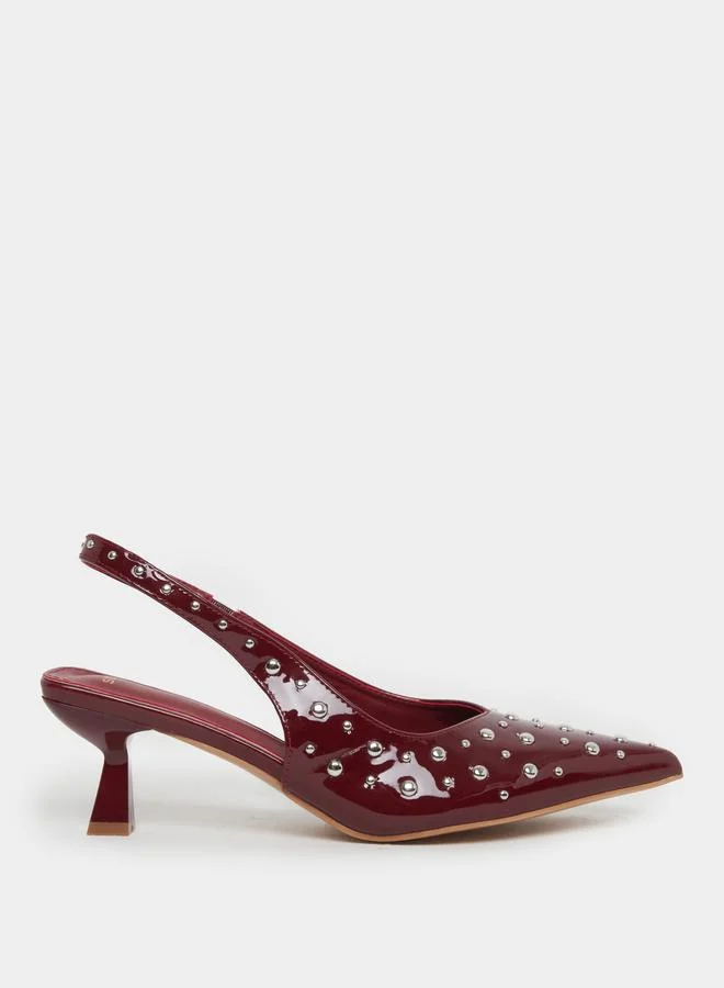 ستايلي حذاء بتفاصيل مُنمقة وكعب قطة