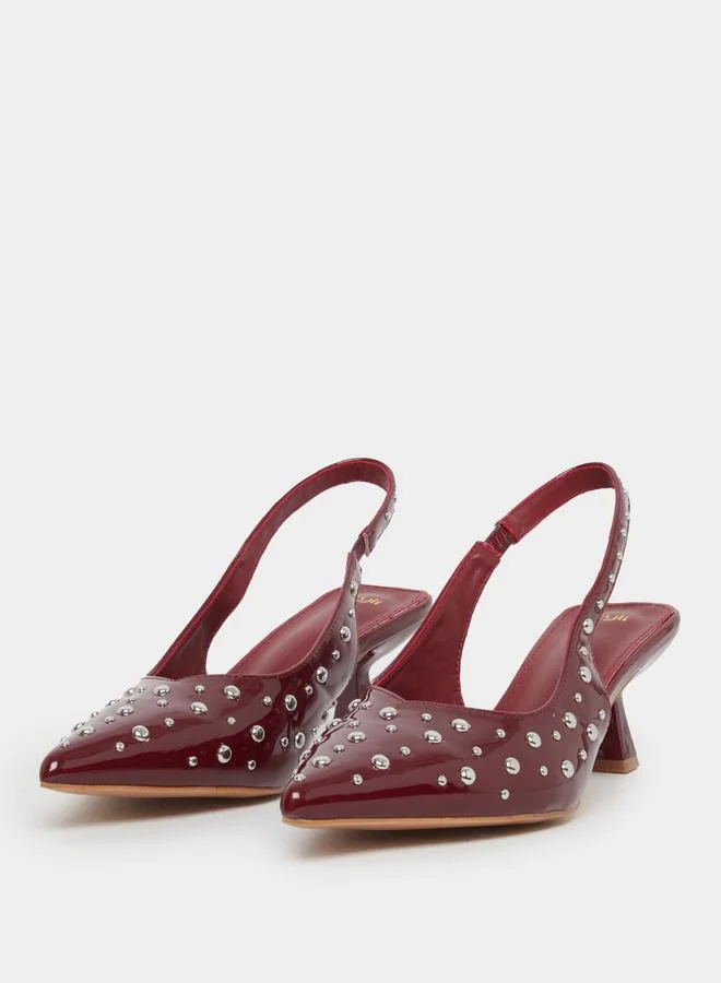 ستايلي حذاء بتفاصيل مُنمقة وكعب قطة