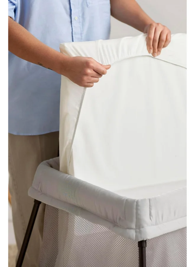 BABYBJORN Travel Cot Light With Fitted Sheet - Silver