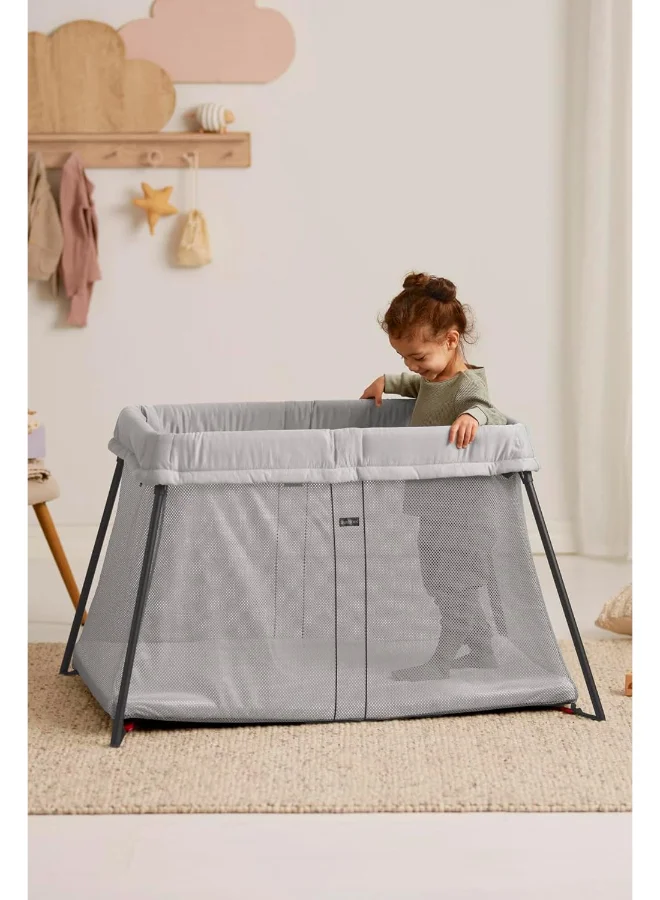 BABYBJORN Travel Cot Light With Fitted Sheet - Silver