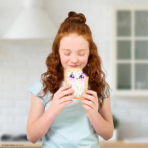 Cookeez Makery صانعة كوكيس ماكري بوب-تارتس™ توستي تريتز محمصة مع دمية عطرية، اصنع صديقًا ناعمًا ومرنًا مفاجئًا - Image 2