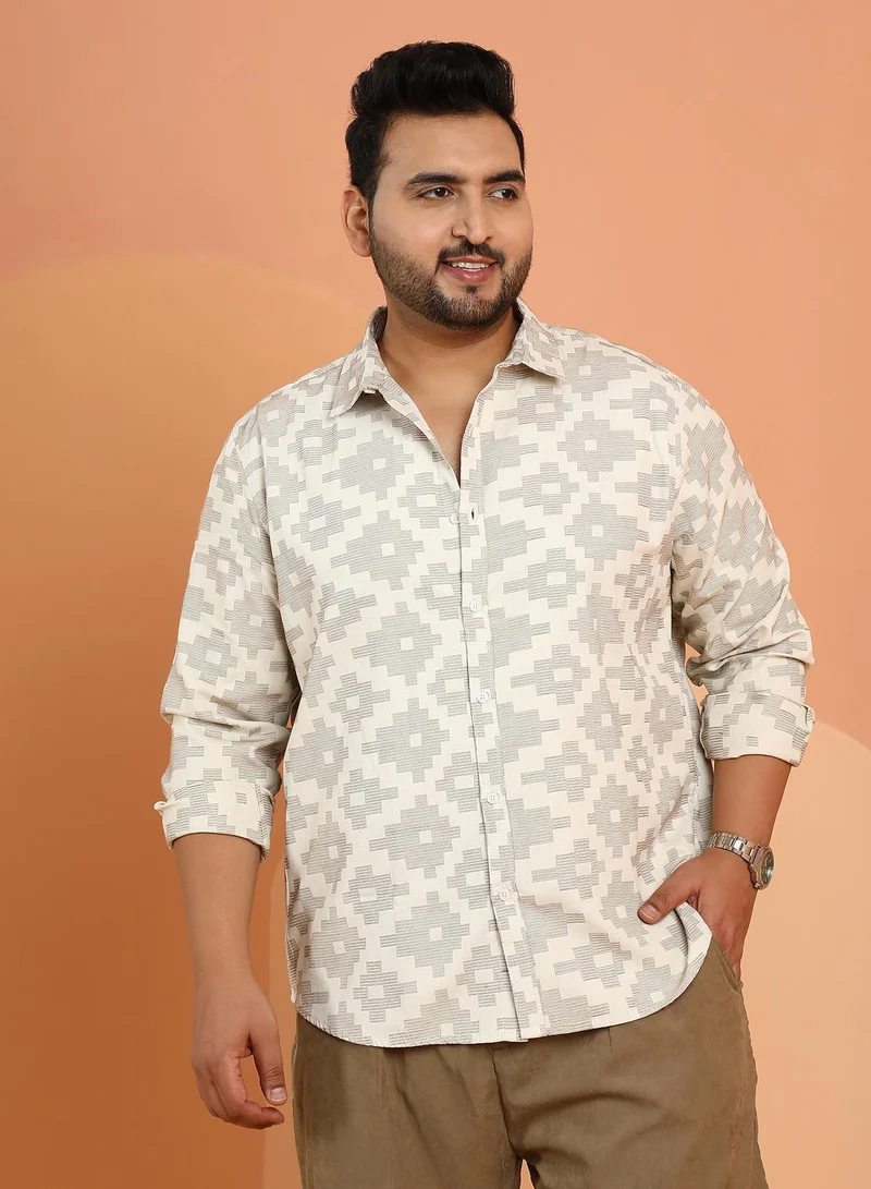 انستافاب بلس قميص رجالي مقاس بلس بنقوش هندسية بيج من إنستافاب بلس