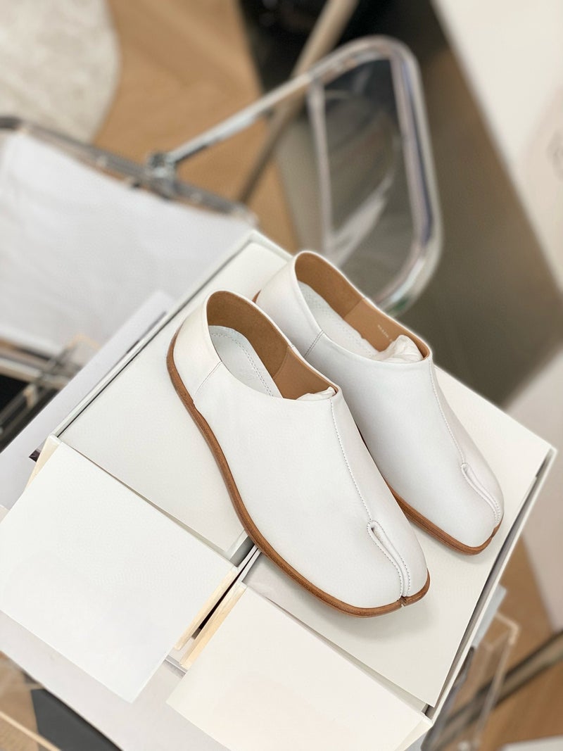 Miguam6 Maji Split-Toe Low-Heeled Shoes With Plush Shoe Covers, Fashionable And Versatile Slip-On Loafers - Image 1