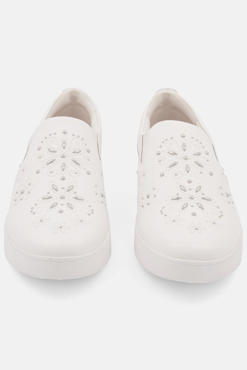 FitFlop Women Slip On Sania Skate Flower Stud Shoes, White - Image 3