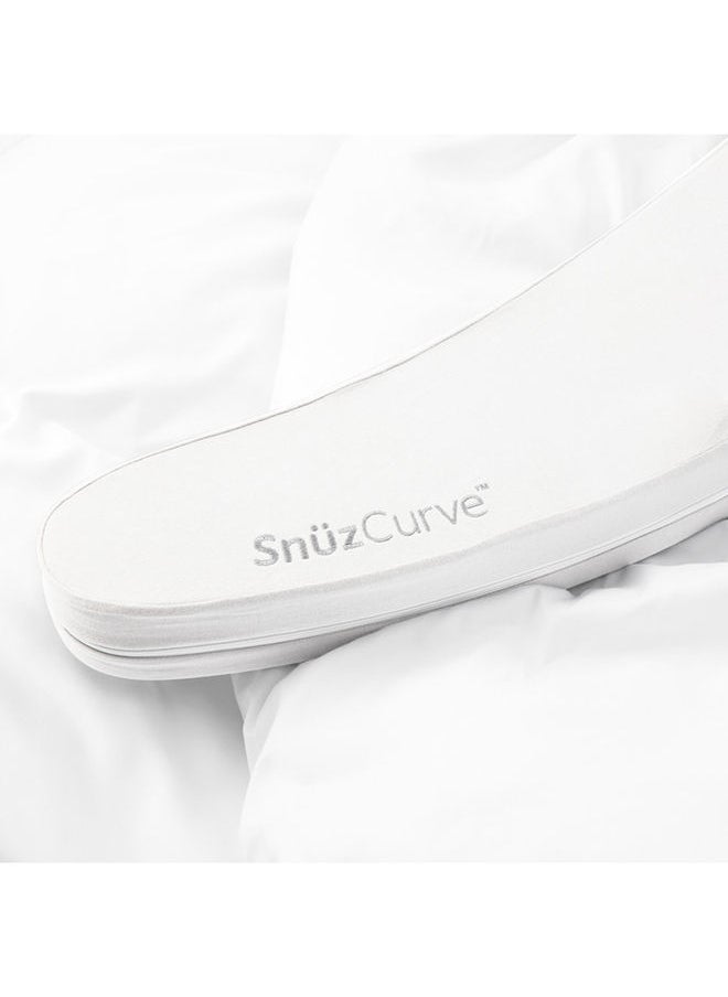 Snuz - وسادة كيرف لدعم الحمل أثناء النوم مع غطاء قابل للغسل، أبيض، 135 × 30 × 25 سم - Image 1