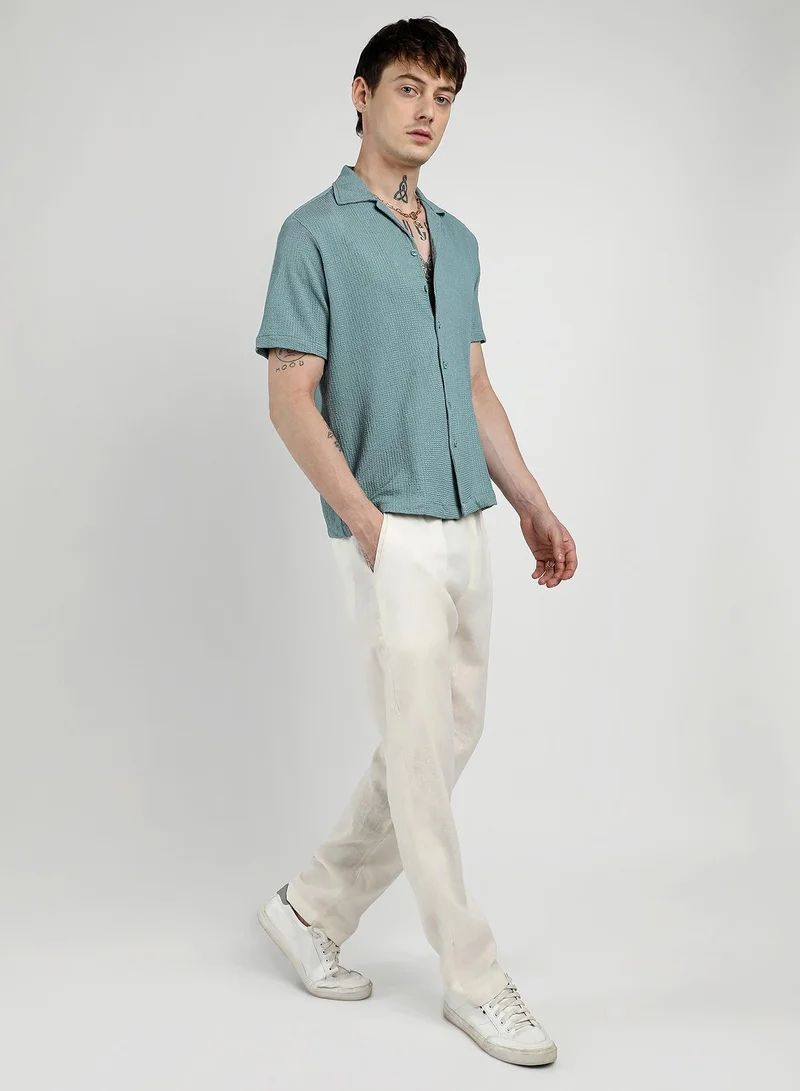 Campus Sutra Men's Teal Green Micro Zig-Zag Shirt | أكمام قصيرة | نمط سادة | مناسب للإطلالات الكاجوال واليومية | طوق منتشر