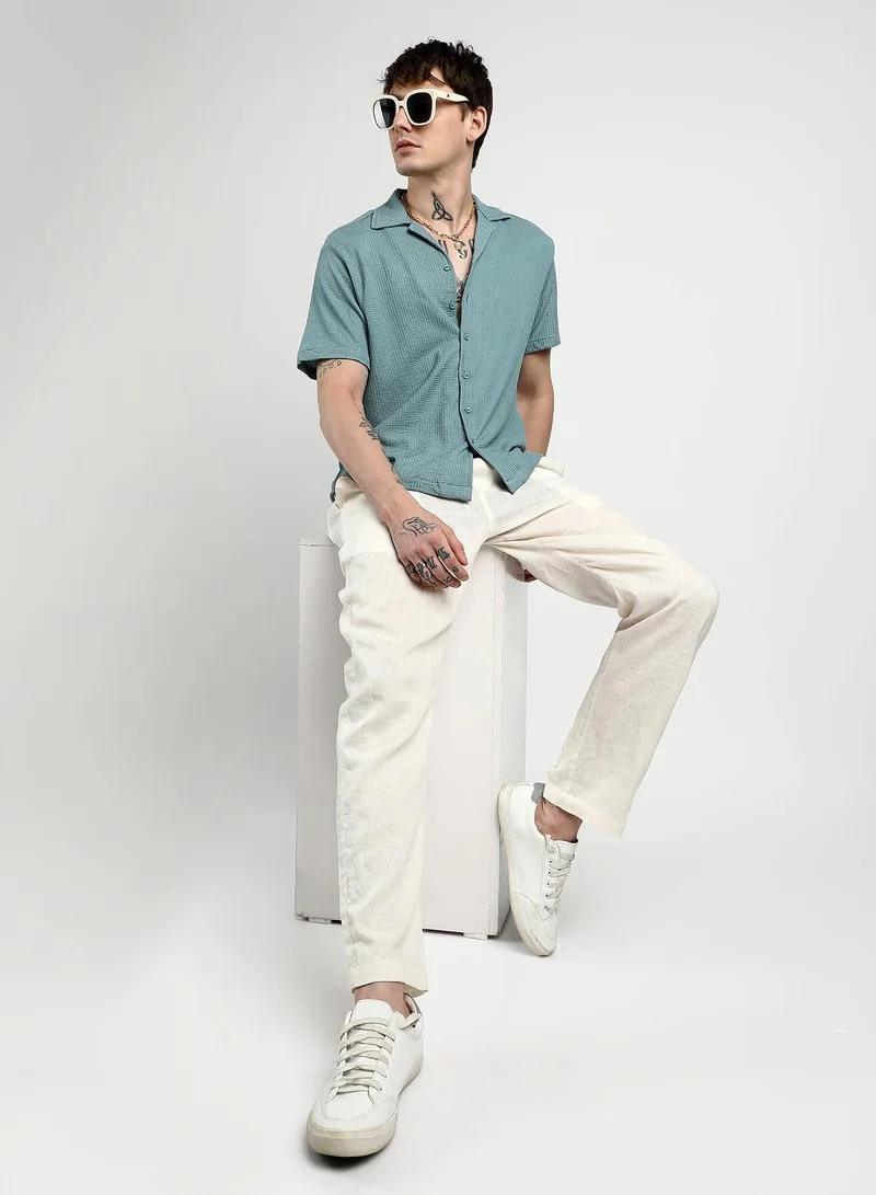 Campus Sutra Men's Teal Green Micro Zig-Zag Shirt | أكمام قصيرة | نمط سادة | مناسب للإطلالات الكاجوال واليومية | طوق منتشر