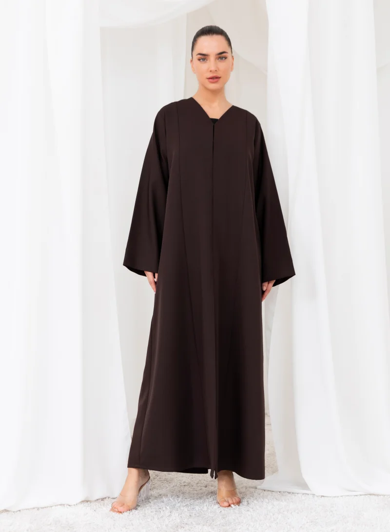 نيكياس عباية أنيقة من الكريب مع ثنية واحدة على كلا الجانبين